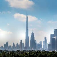 Emiratos Árabes Unidos presenta un nuevo modelo de inteligencia artificial para rivalizar con los grandes gigantes tecnológicos
