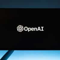 Microsoft y Apple se alejan de la junta directiva de OpenAI