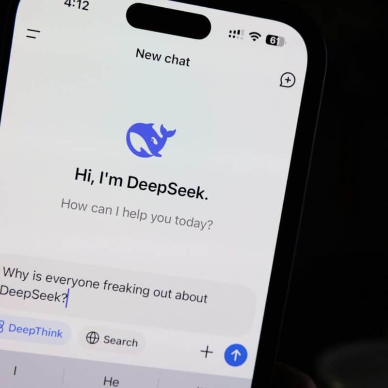📷 Deepseek a la investigación AGI de código abierto en medio de preocupaciones de privacidad 5 Photo of the DeepSeek AI app as the Chinese artificial intelligence startup aiming to achieve AGI announces plans to open-source its repositories and research amid privacy concerns.