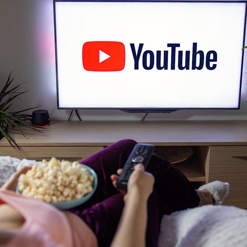 📷 La visualización de YouTube cambia de pantallas móviles a TV en nosotros 4 YouTube Viewing Shifts from Mobile to TV Screens in US