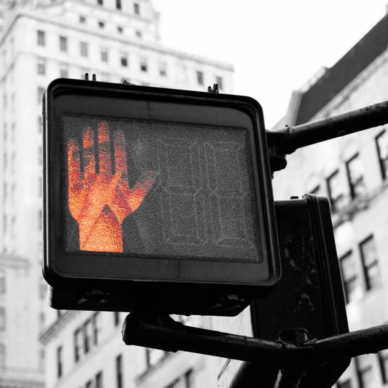 📷 Operai saca el generador de imágenes GPT-4O gratis después de un día 9 Photo of a halt sign as OpenAI pulls its new GPT-4o image generator from the free tier of ChatGPT after one day amid wider copyright and ethical debates around the use of AI to imitate human creativity.