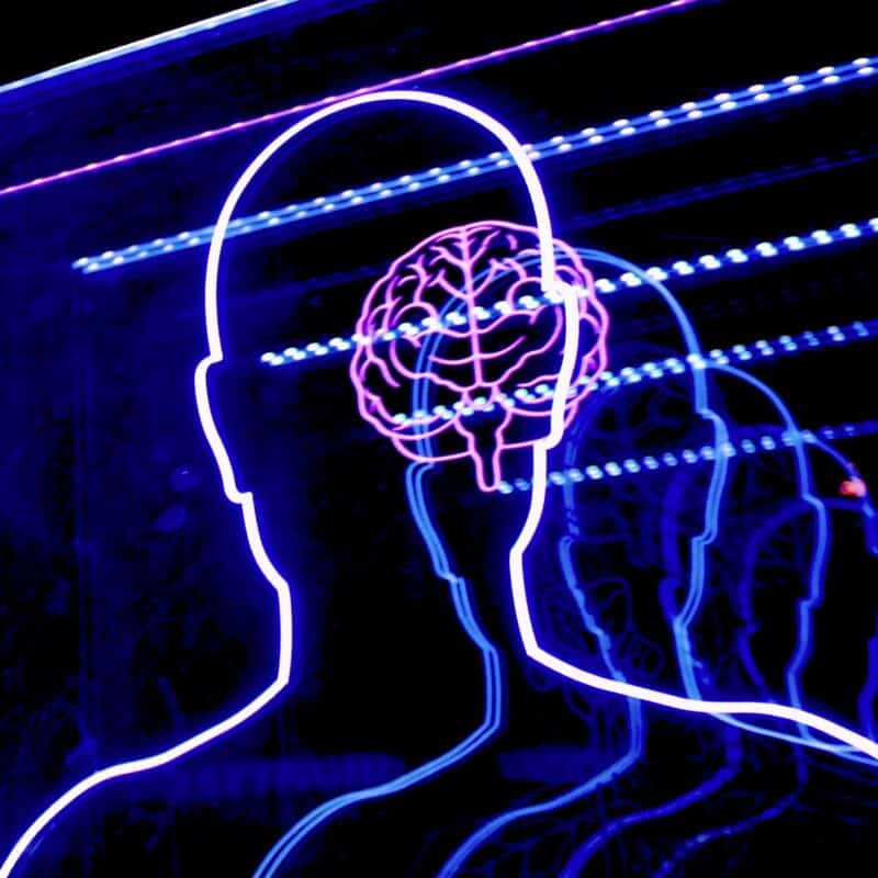 📷 Anthrope proporciona información sobre la 'biología de ai' de Claude 7 Outline of a person and a digital brain as Anthropic provides a more detailed look into the complex inner workings of their advanced language model Claude to demystify how these sophisticated AI systems process information, learn strategies, and ultimately generate human-like text.